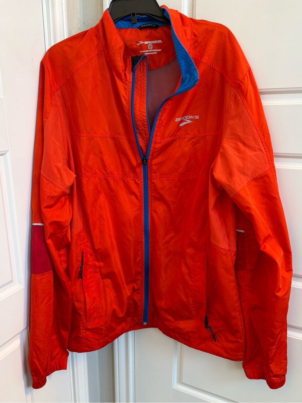 Brooks Essential Lightweight Running Jacket in Lava Size Medium
